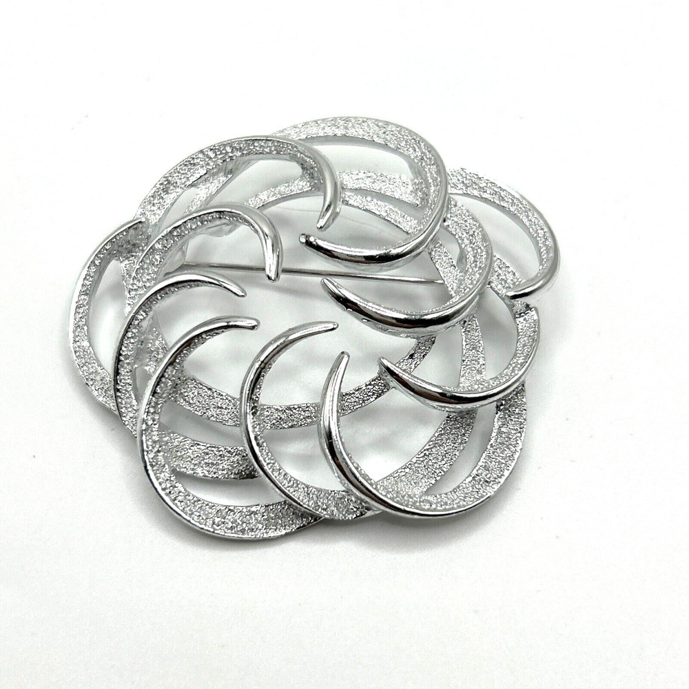 Vintage Sarah Coventry Tailored Swirl Textured Silver Tone Brooch Pin Signed - Picture 1 of 8